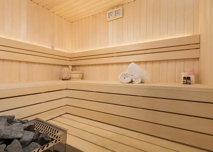 Greenhouse Klara With Heated Pool فيلة Trsce